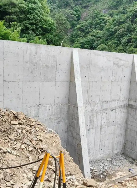 淄博周村区重力式挡土墙